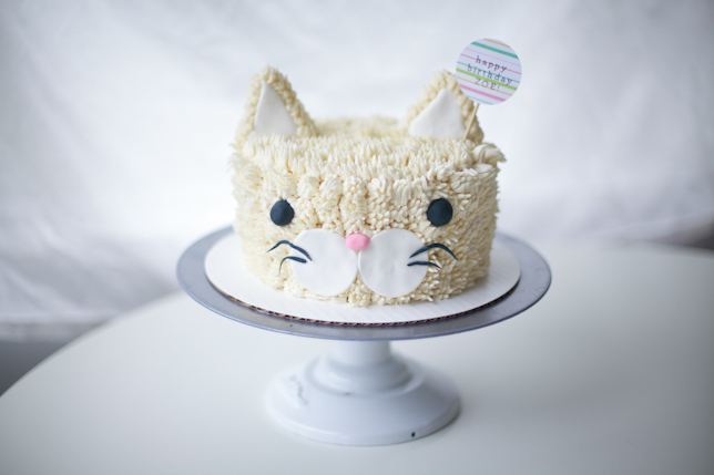 white buttercream cat cake
