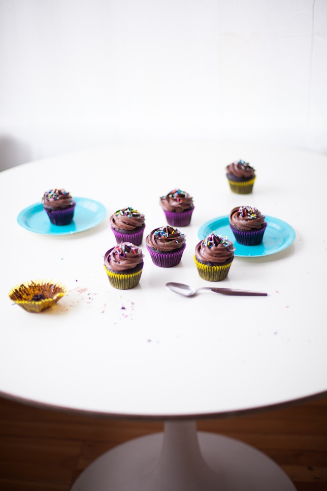 chocolate cupcakes table
