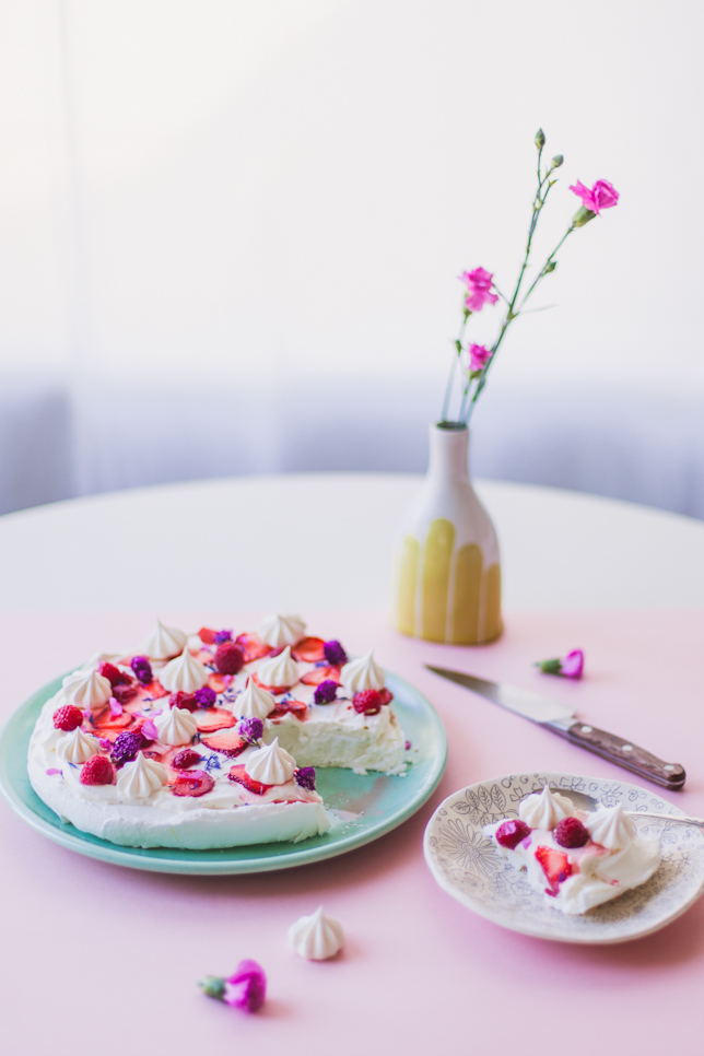 edible flowers pavlova recipe