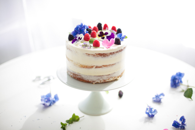 naked cake with flowers - coco cake land