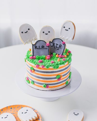 kawaii ghost cookie cake