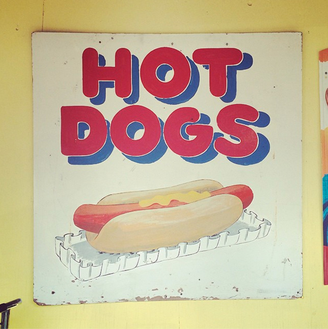 hot dogs sign