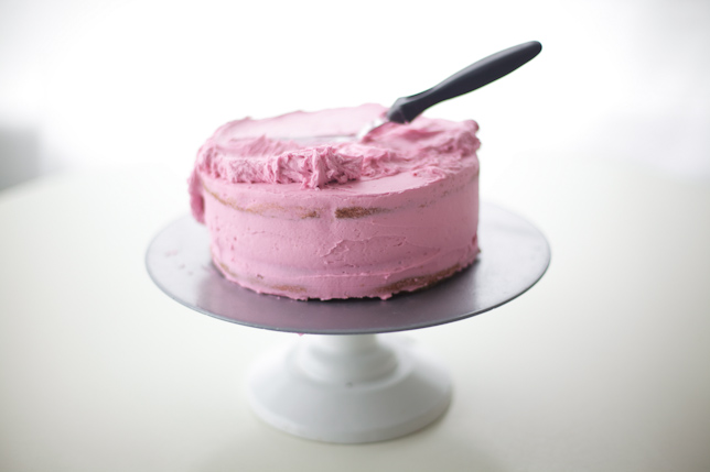 how-to-frost-a-cake-12