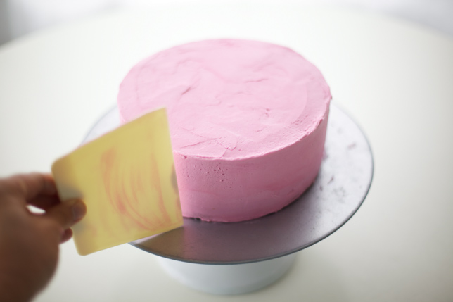 how-to-frost-a-cake-13