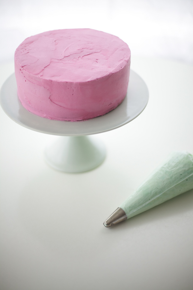 how-to-frost-a-cake-15