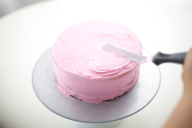 how-to-frost-a-cake-8
