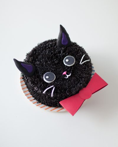 black cat cake halloween