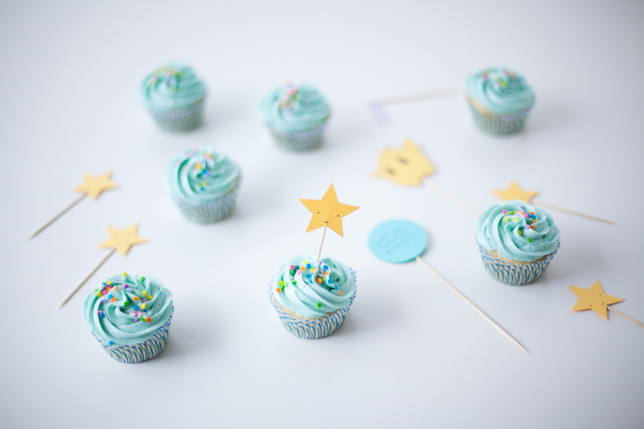 kawaii star topped cupcakes - coco cake land