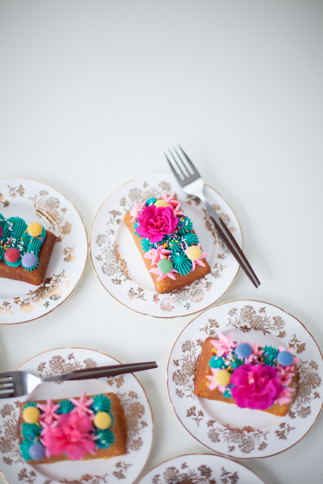 rainbow mini party cakes - Coco Cake Land