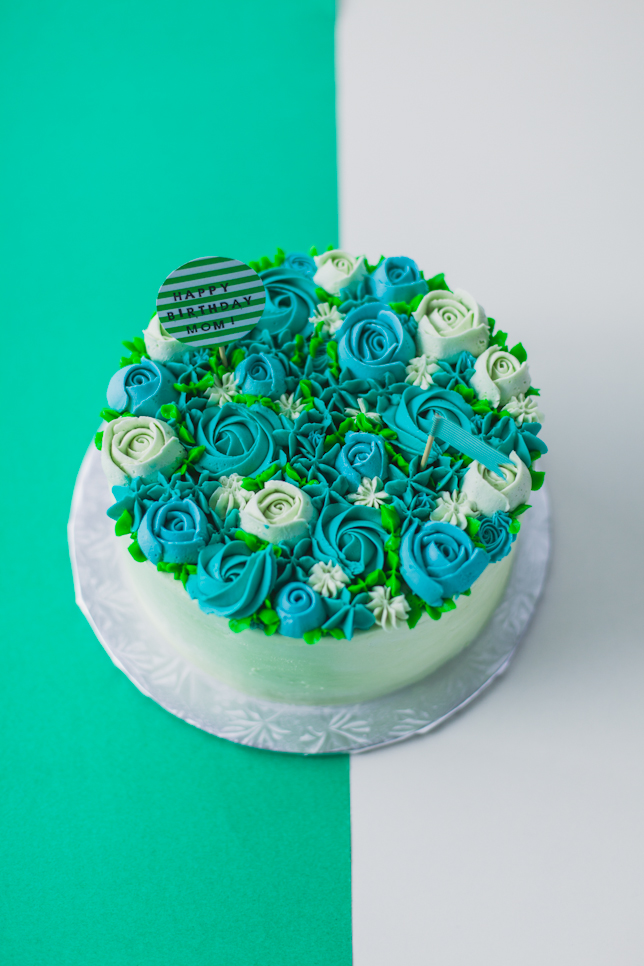minty-green-buttercream-flower-cake-2