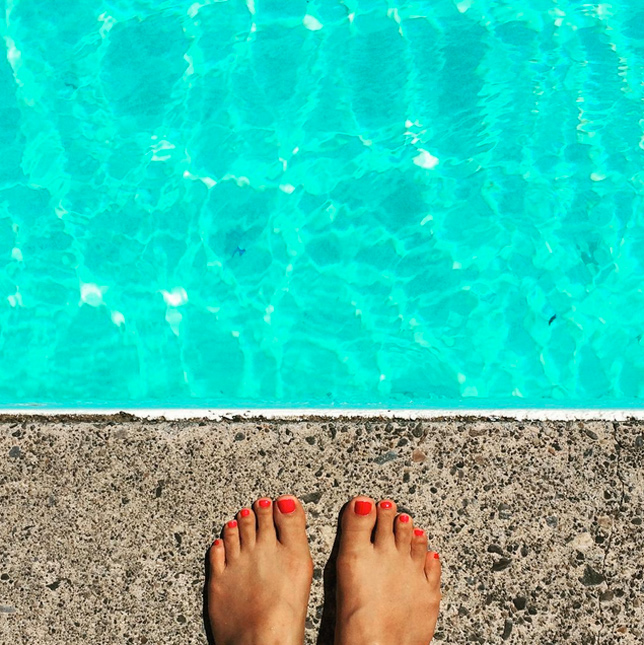painted toes swimming pool