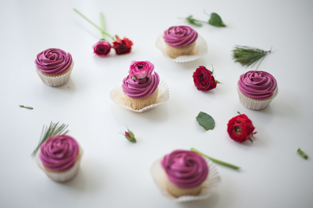 winter rose cupcakes