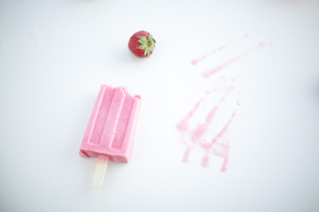 strawberry buttermilk popsicle recipe - coco cake land